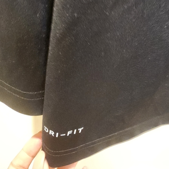 Nike women,s Black Athletic Short 3/4 sleeves size L - Picture 3 of 11